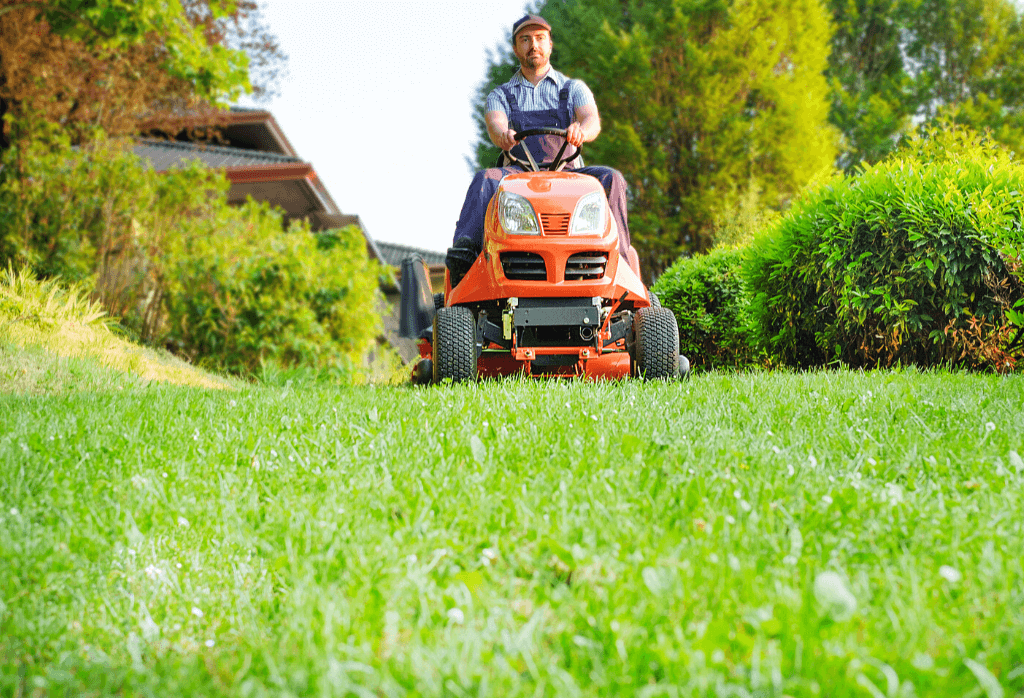 Read more about the article Lawn Mowing Tips for a Healthy Lawn